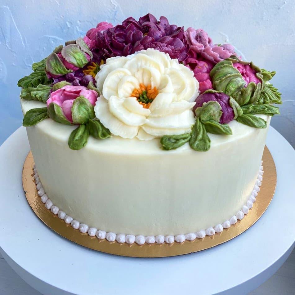 Фабрика тортов от елены. Какие цветы могут быть на торте. Торты от Елены Обуховой. Торты от Елены Соболевской.